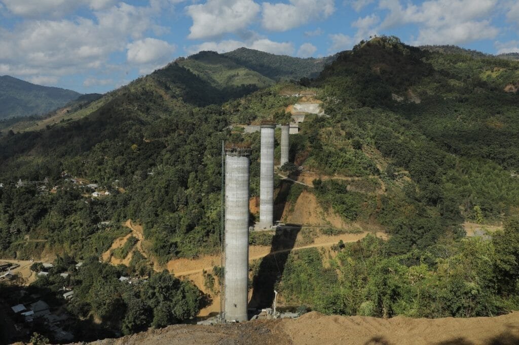 World's tallest railway pier bridge in Tamenglong 2 EfXWZmUVoAAdsnI