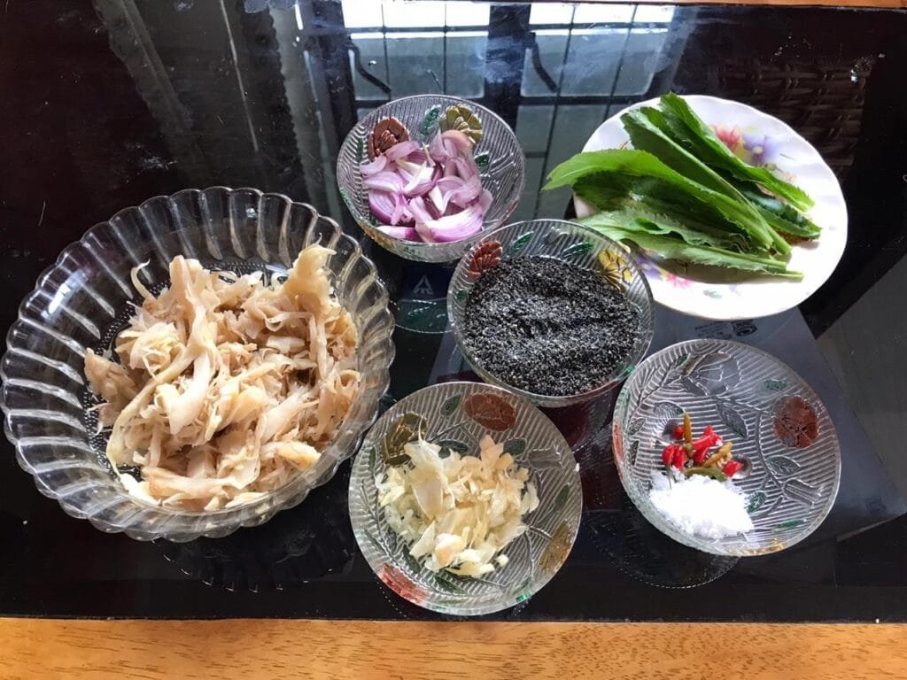 Bamboo Shoot with Black sesame 4 Bamboo shoot and sesame curry