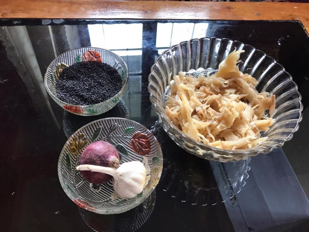 Bamboo Shoot with Black sesame 2 Bamboo shoot and sesame curry