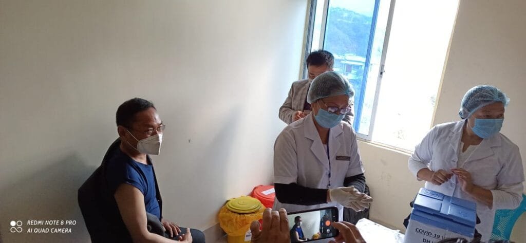 Chingai MLA Khashim joins health staffers in launching Covishield vaccine in Ukhrul 2 WhatsApp Image 2021 01 16 at 8.39.12 PM