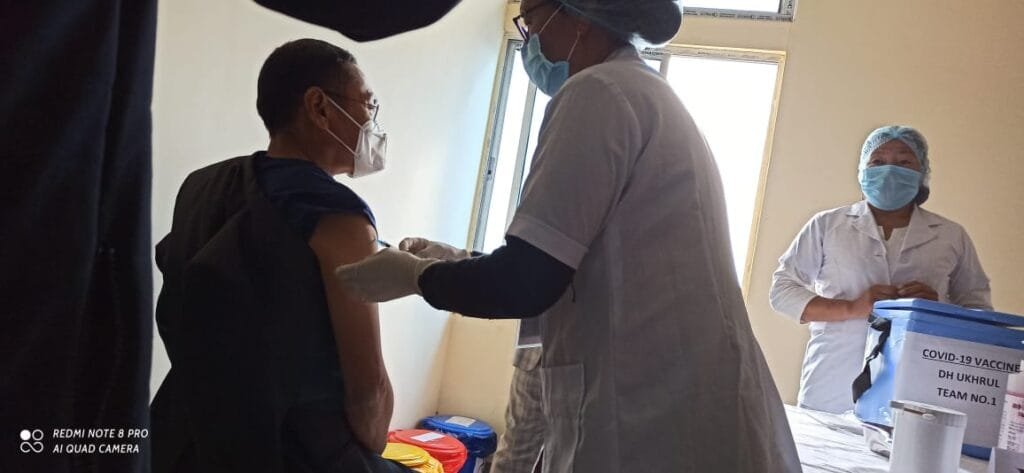 Chingai MLA Khashim joins health staffers in launching Covishield vaccine in Ukhrul 1 WhatsApp Image 2021 01 16 at 8.39.35 PM