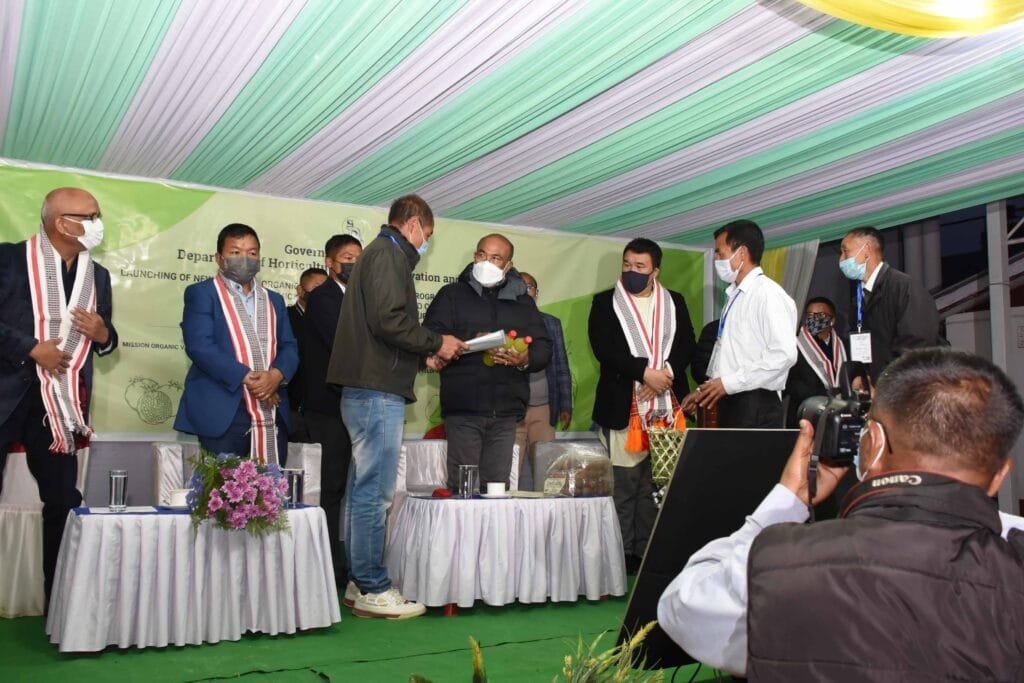 CM Biren launches organic products & app, distributes 7 Bolero Campers 3 DSC 2714
