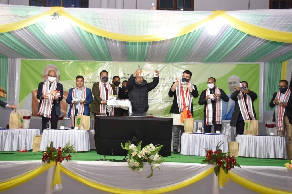 CM Biren launches organic products & app, distributes 7 Bolero Campers 4 DSC 2778