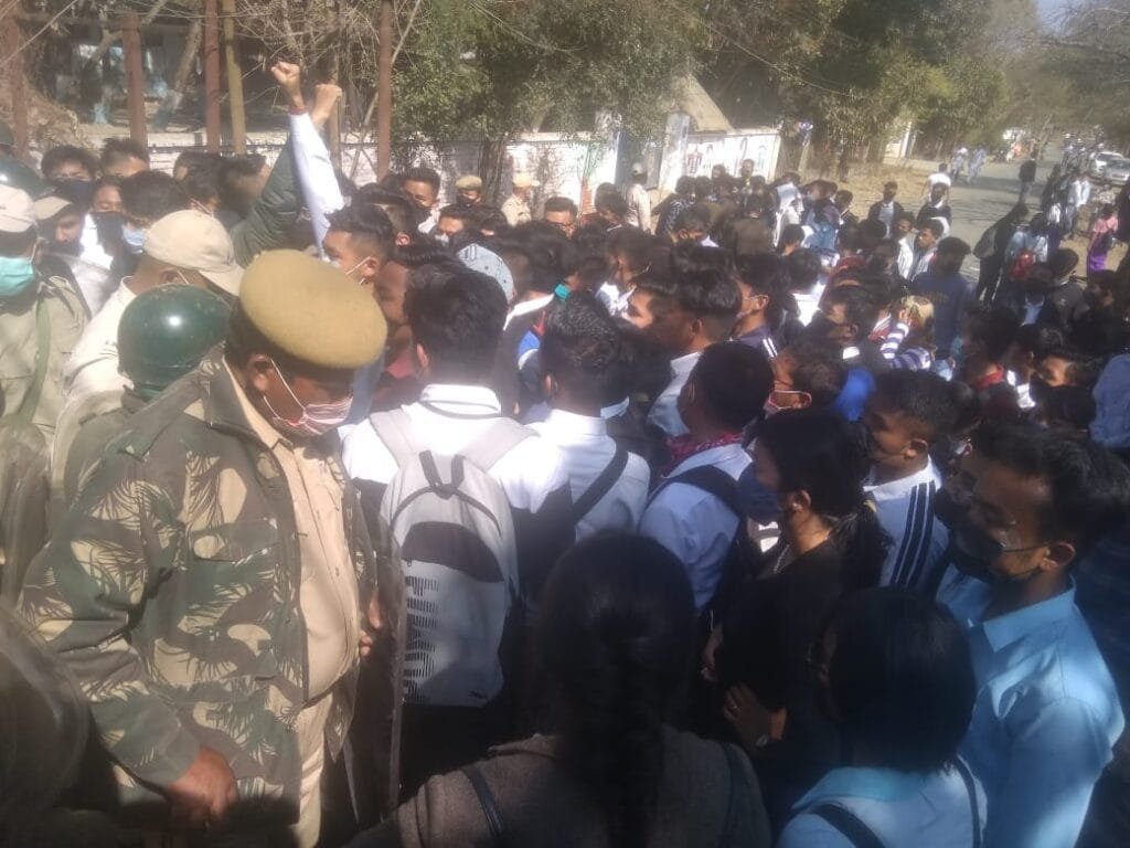 Many injured in Manipur as students clash with police during protest against non-conduct of class in colleges 2 Protesting students clash with police in Imphal on Monday 1