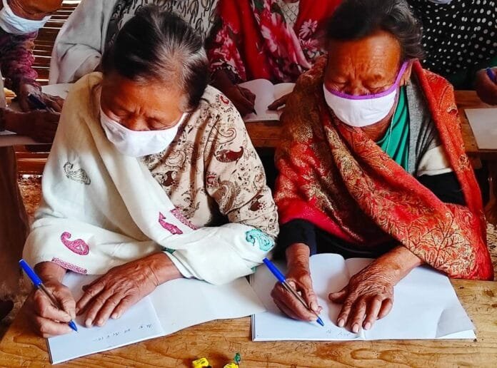 Manipur Youth Educating The Elderly In Indo-Myanmar Border 2 Kamjong
