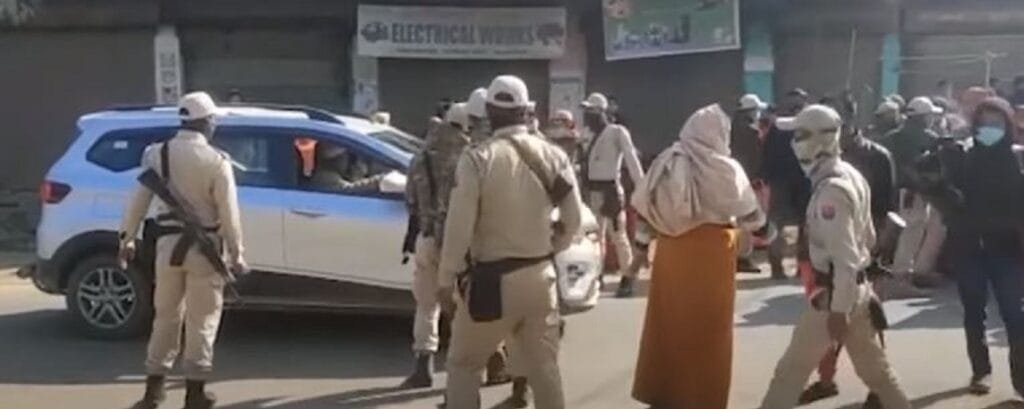 Pre-poll violence: Two including police personnel shot dead in Manipur 3 Residents of Samurou area in Imphal West blocking road in protest against killing of two persons by miscreants on Monday 2