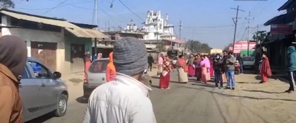 Pre-poll violence: Two including police personnel shot dead in Manipur 4 Residents of Samurou area in Imphal West blocking road in protest against killing of two persons by miscreants on Monday 3
