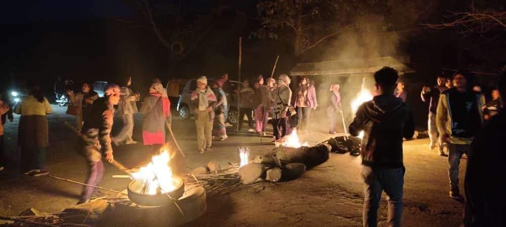 Manipur records 78.03% turnout in the first phase polling amid sporadic violence incidents 2 People in Kangpokpi district blokcing road against police detention of Congress candidate from Saitu AC on Monday