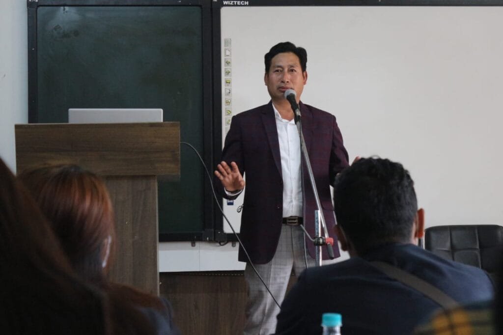Talk on "Development of the Concept of Syllables and its Application" by Award-winning lecturer held at MU 2 Wungmareo 1