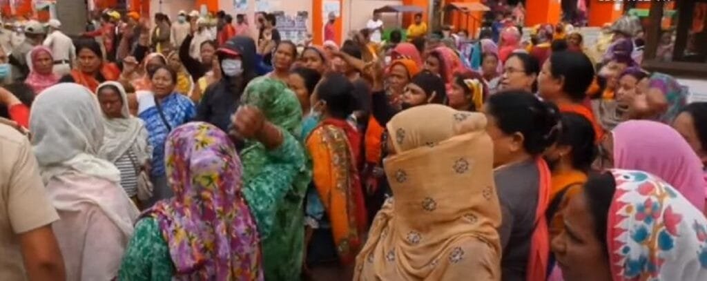 Street vendors in Imphal protest eviction 2 Street vendors of city market protesting against police eviction drive on Tuesday morning 2