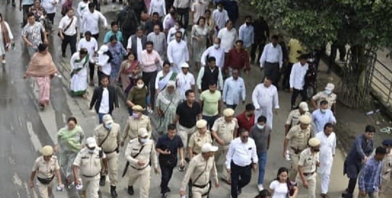 Congress in Manipur protests in front of Raj Bhavan 3 image 4