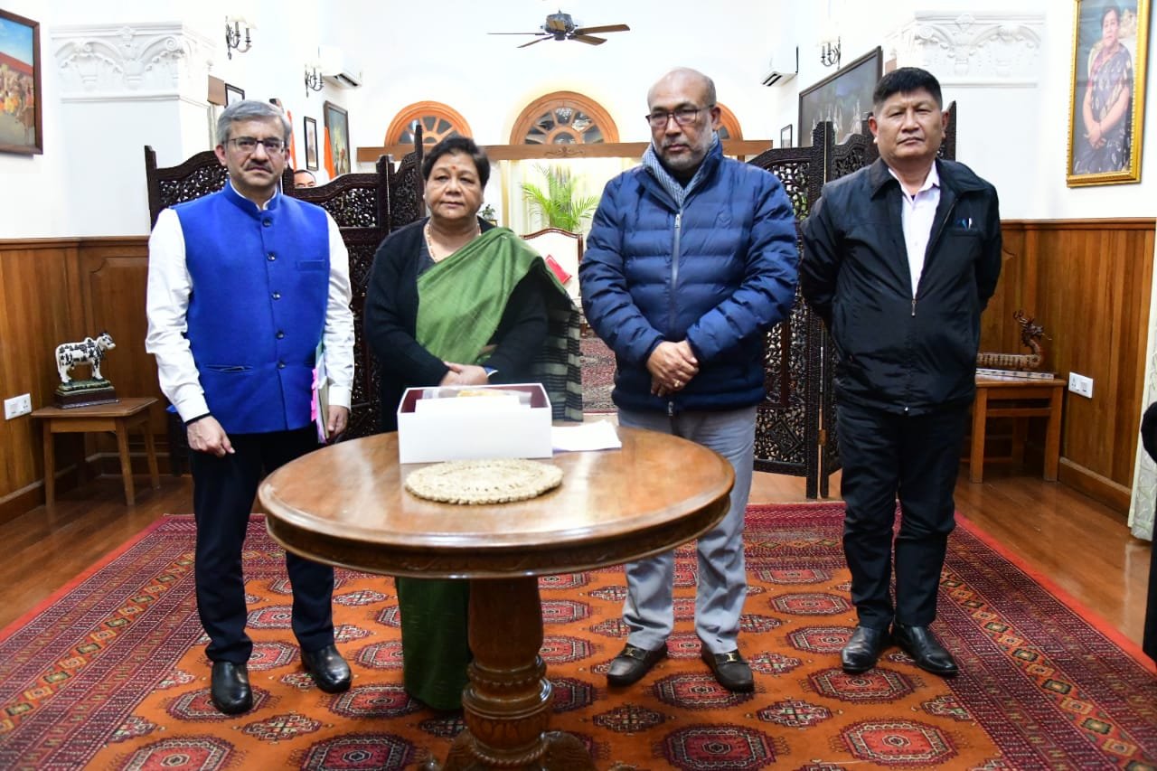 Manipur: Guv Anusuiya Uikey meets with CM N Biren to address key issues for peace and development