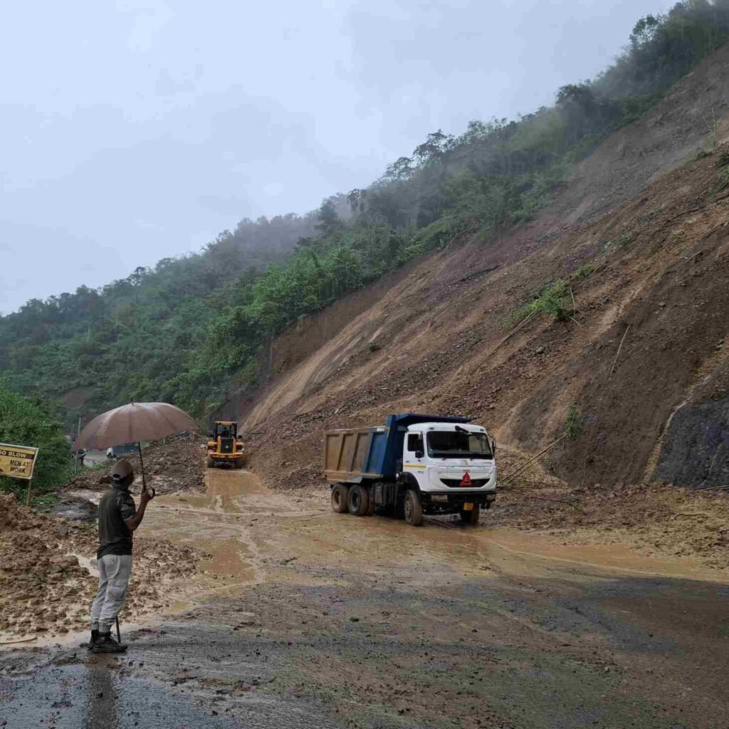 Landslide Disrupts Traffic in Noney District Road Clearance Underway